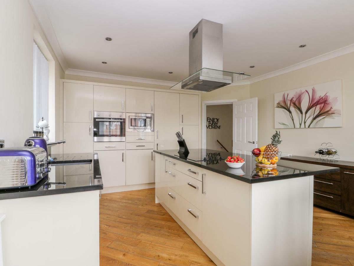 The Gansey Girl Apartment Bridlington Bagian luar foto